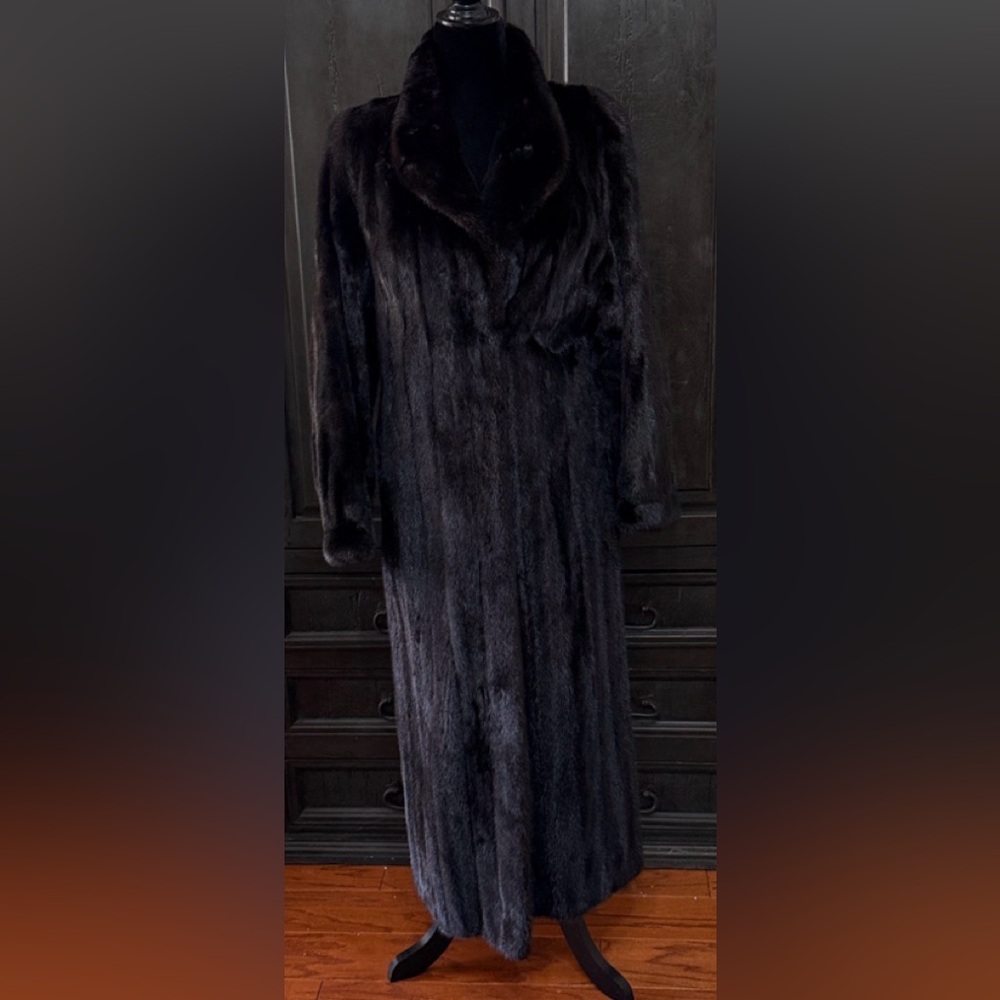 Burchay’s Exclusive Furriers of Chattanooga Long Women’s Mink Coat - Large Tall
